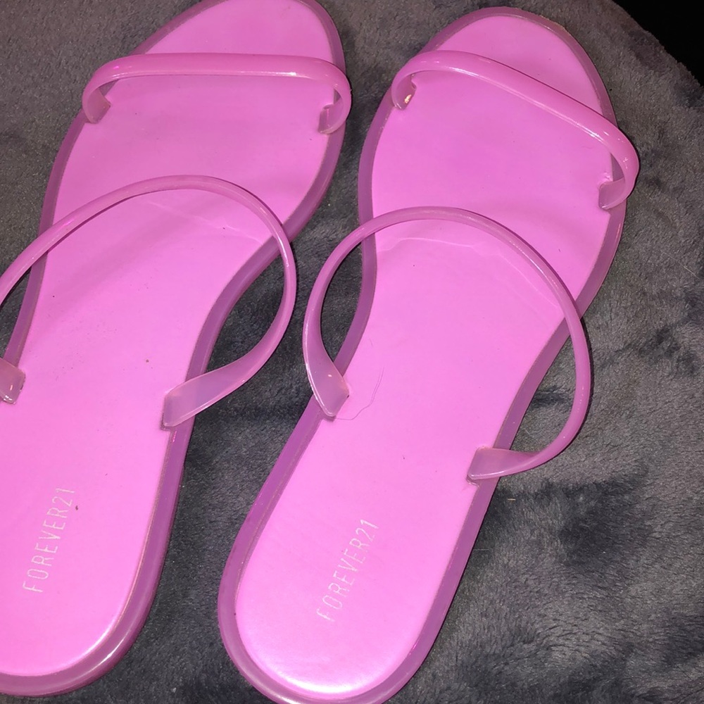Soft purple sandals !
